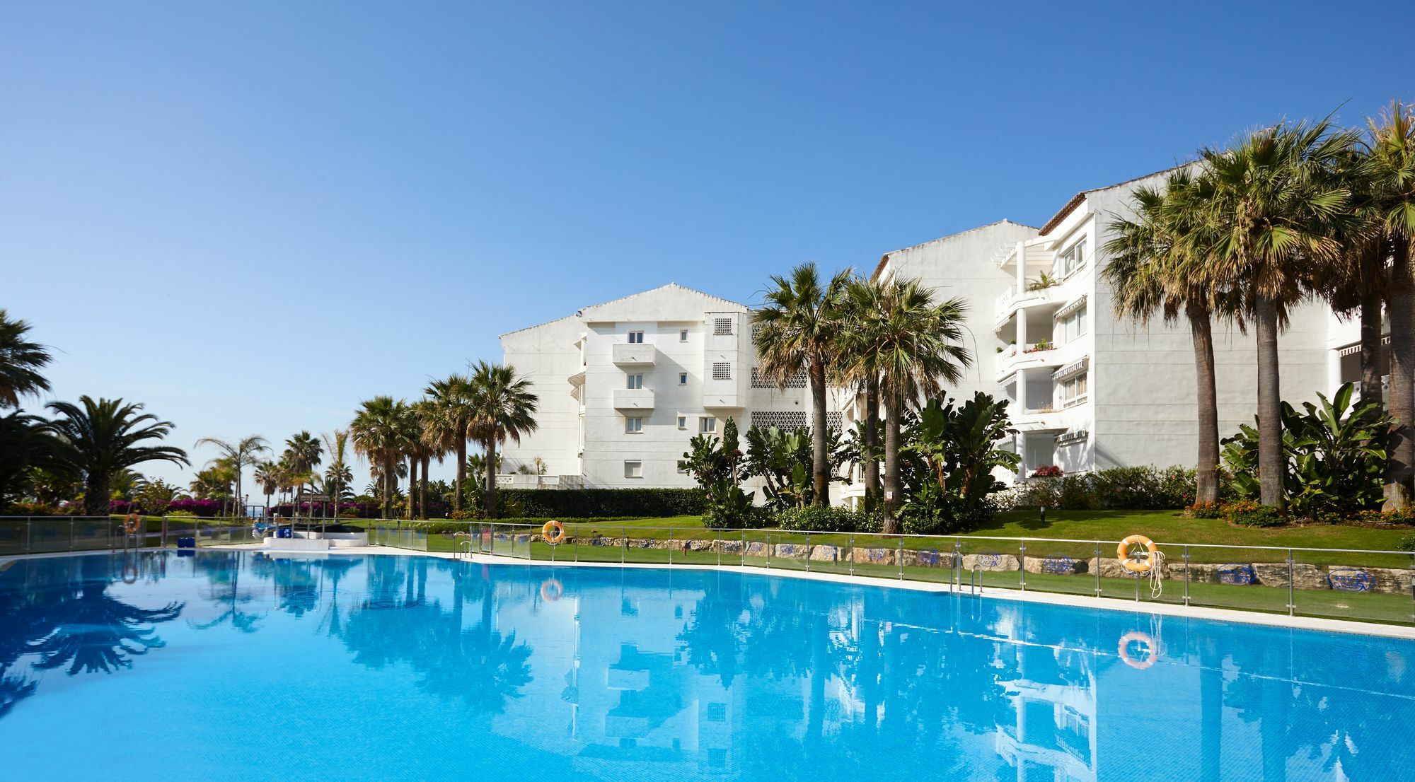 Livescape Playa Rocio Aparthotel Marbella Esterno foto