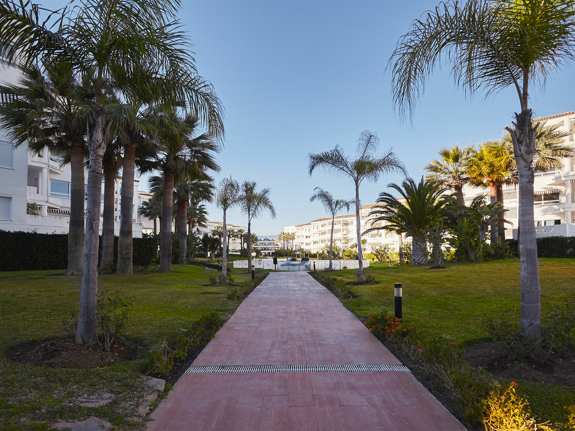 Livescape Playa Rocio Aparthotel Marbella Esterno foto